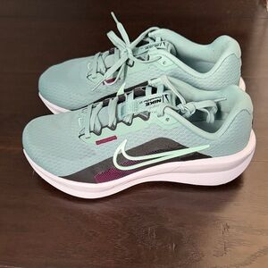 Nike Women's Downshifter Running Shoes NWOT
